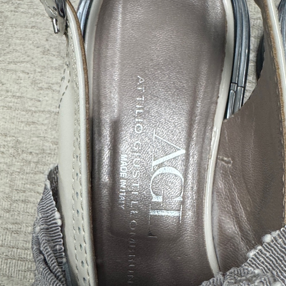 AGL Brogue’s Cream Patent Leather Bow Slingback Flats - Picture 8 of 9